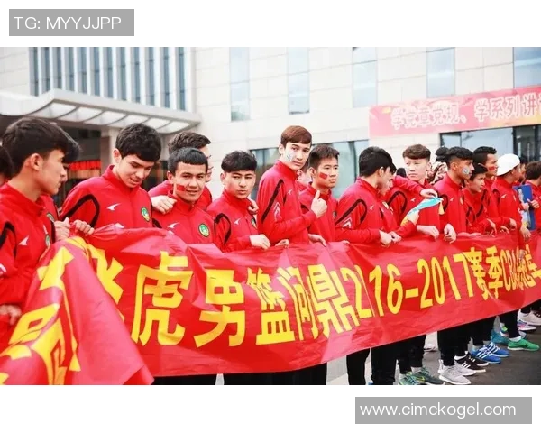 喀什足球球星娃娃闪耀登场 激发少年热情与梦想的力量