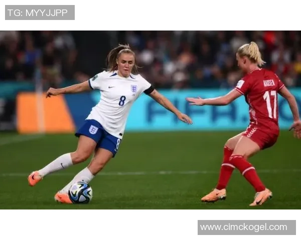 女足球星身材解析：运动与力量并存的完美平衡