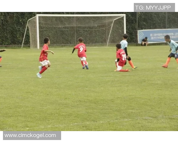 昔日绿茵英雄浴火重生烧伤足球球星坚强重返赛场