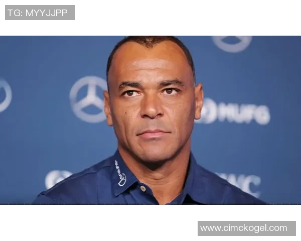 足球传奇卡福纪念盒重磅发布 精选球场瞬间重温辉煌岁月